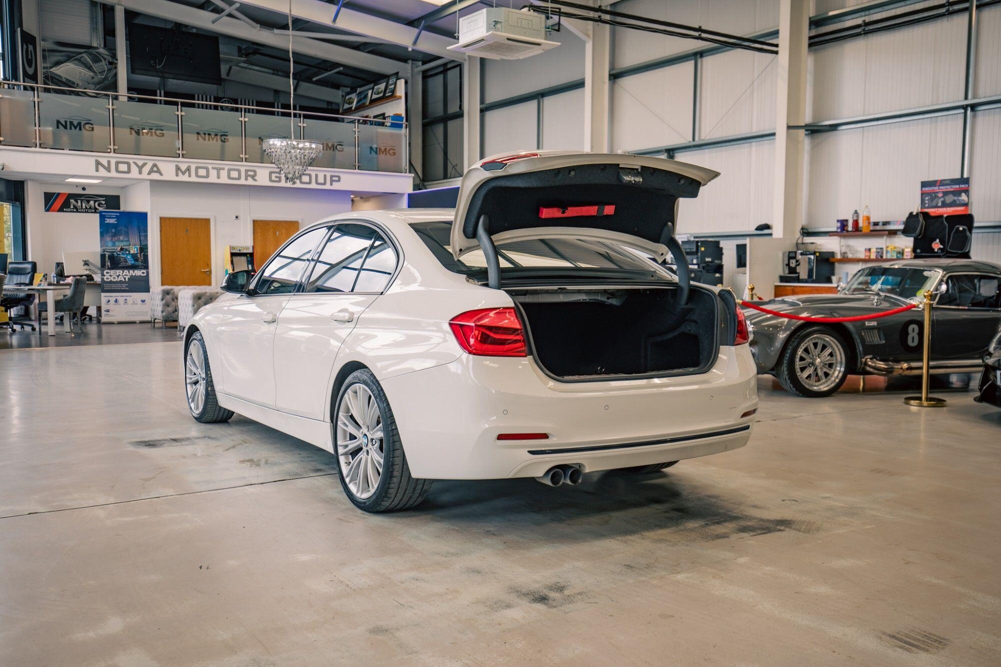BMW 3 Series view 28