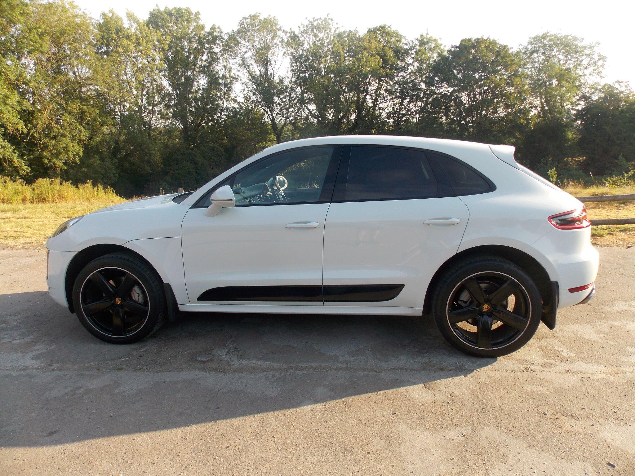 Porsche Macan view 14