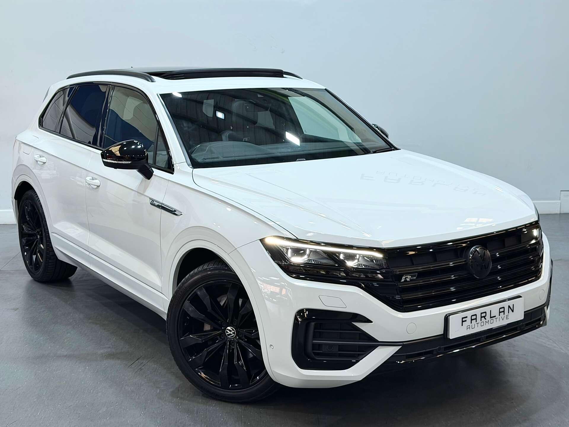 Volkswagen Touareg view 8