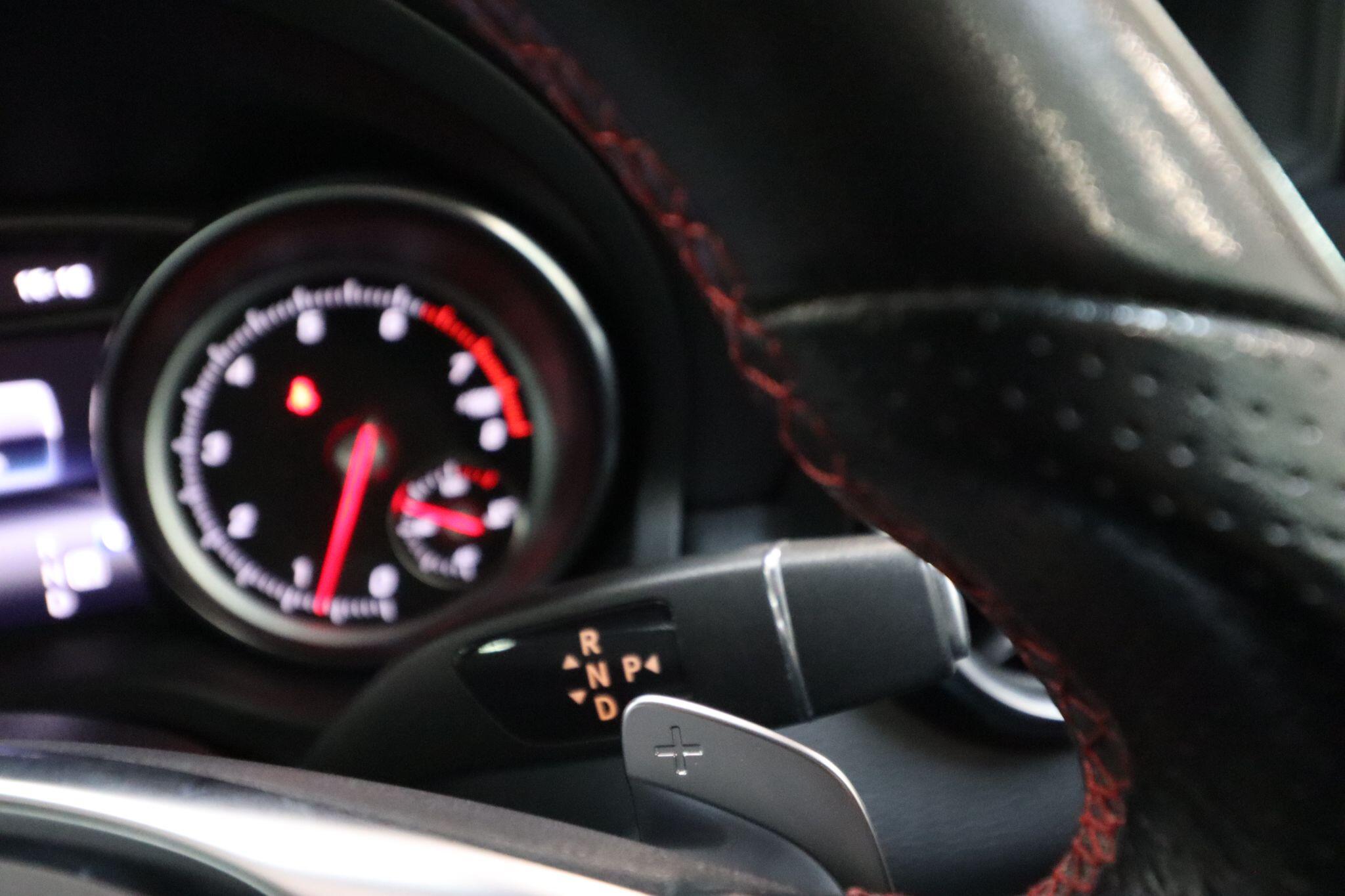 Mercedes-Benz Gla view 40