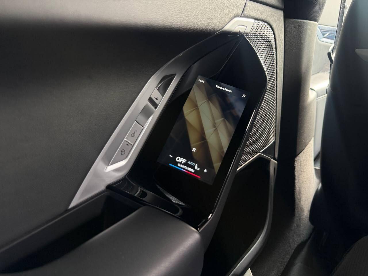 BMW 7 Series view 29