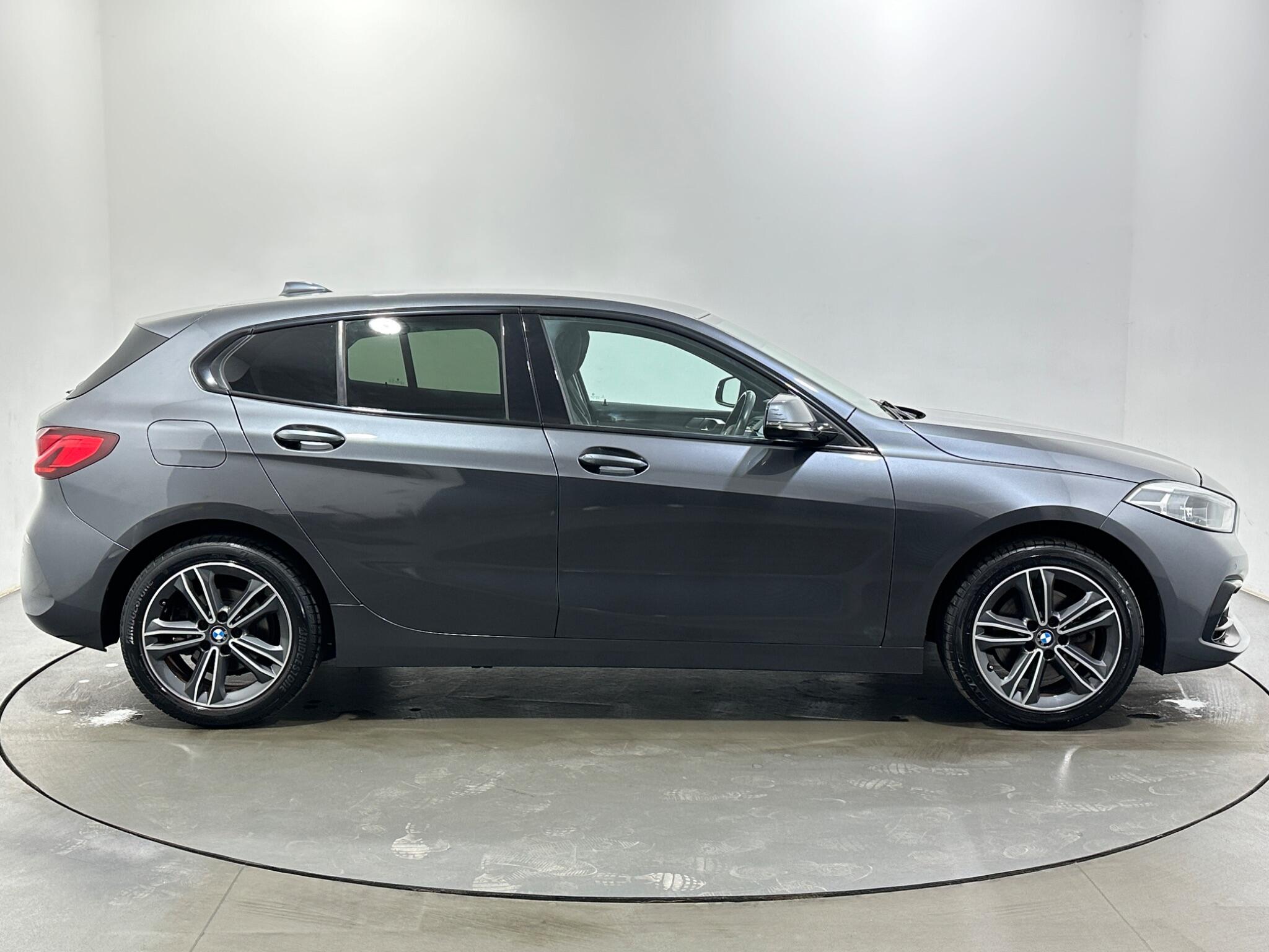 BMW 1 Series view 9
