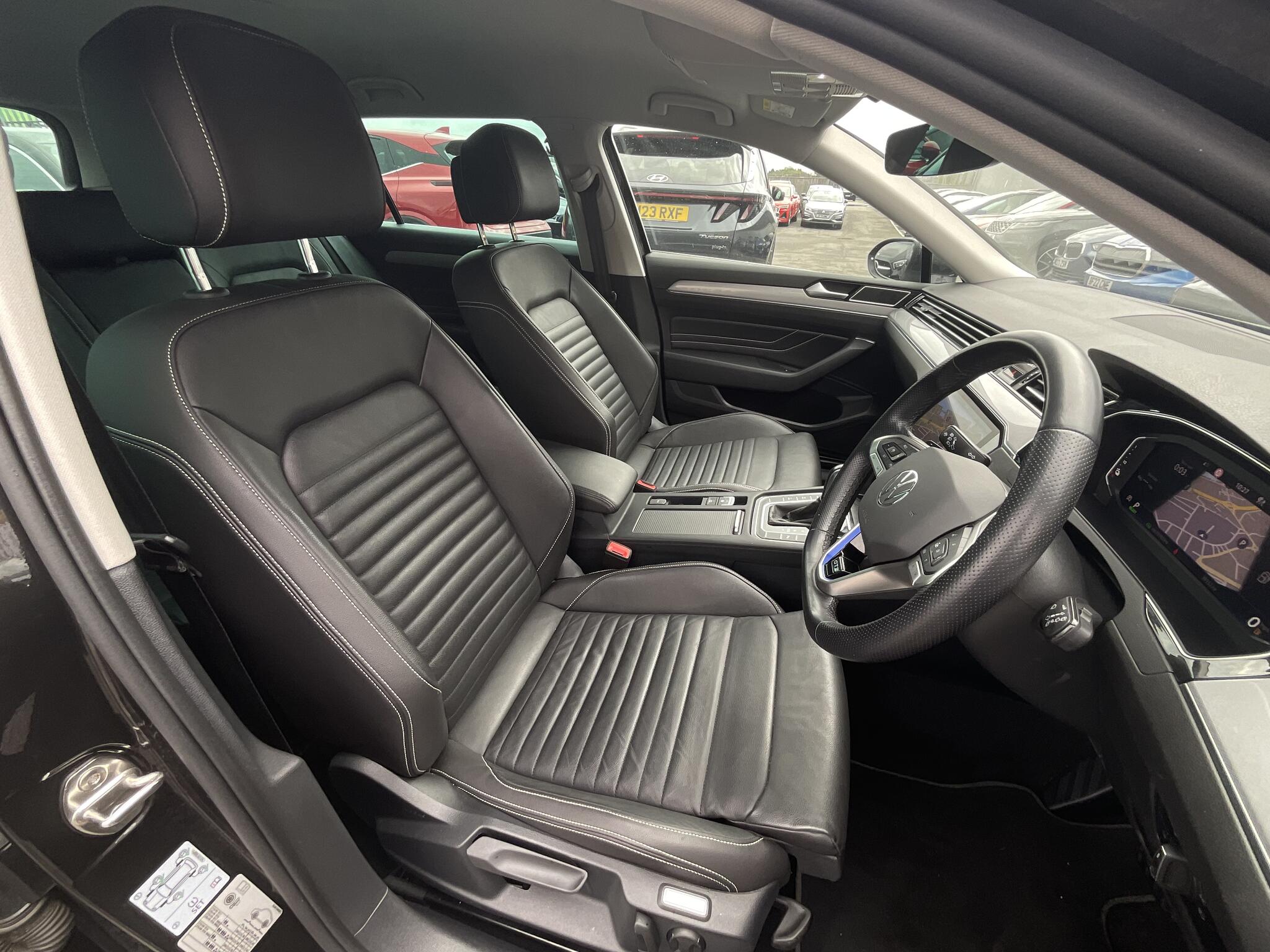 Volkswagen Passat view 14