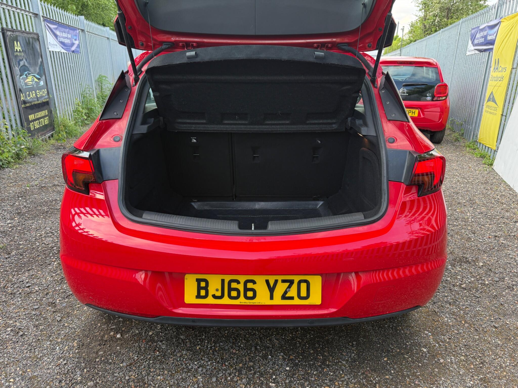2017 Vauxhall Astra image 35