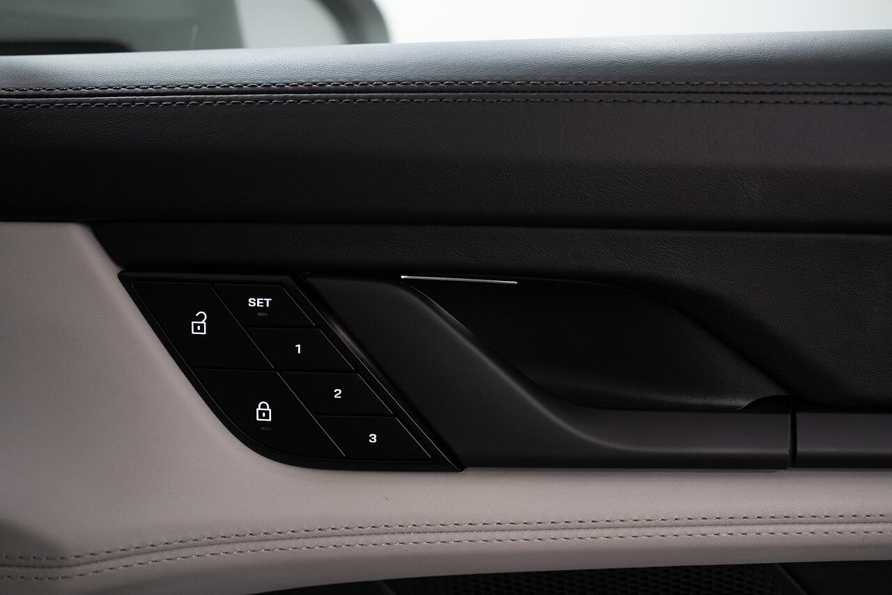 Porsche Taycan view 27
