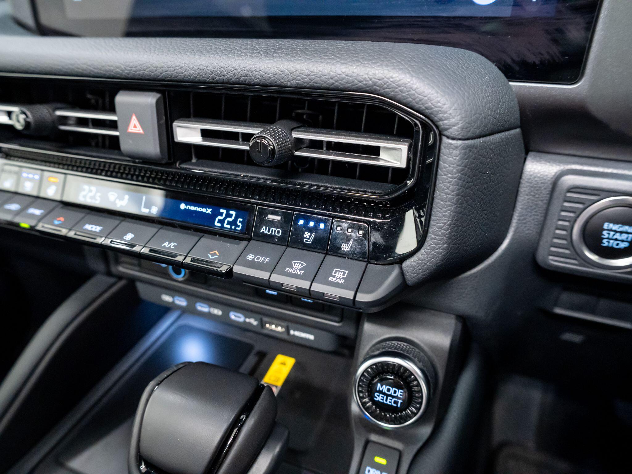Toyota Land Cruiser view 27