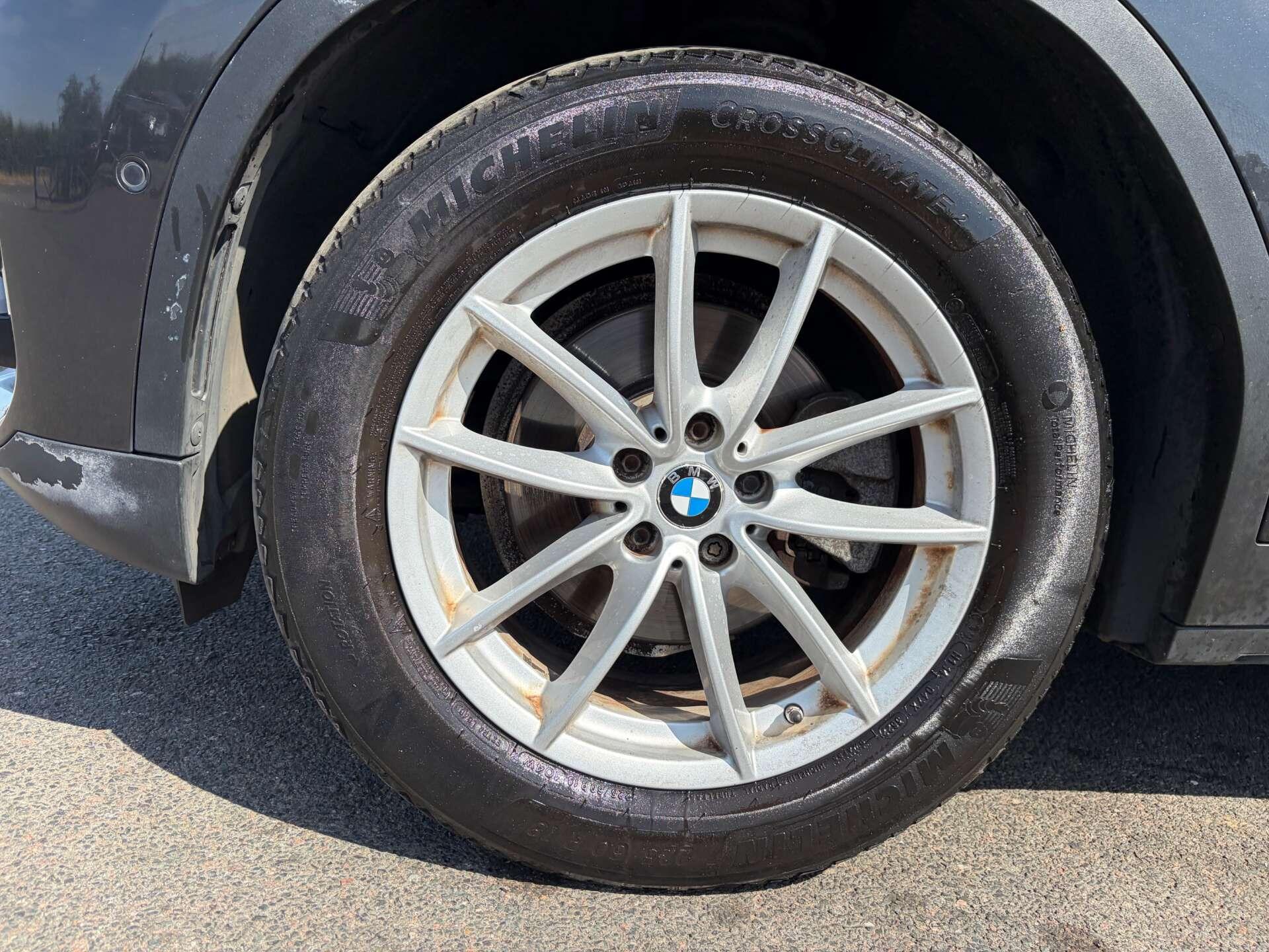 BMW X3 view 10