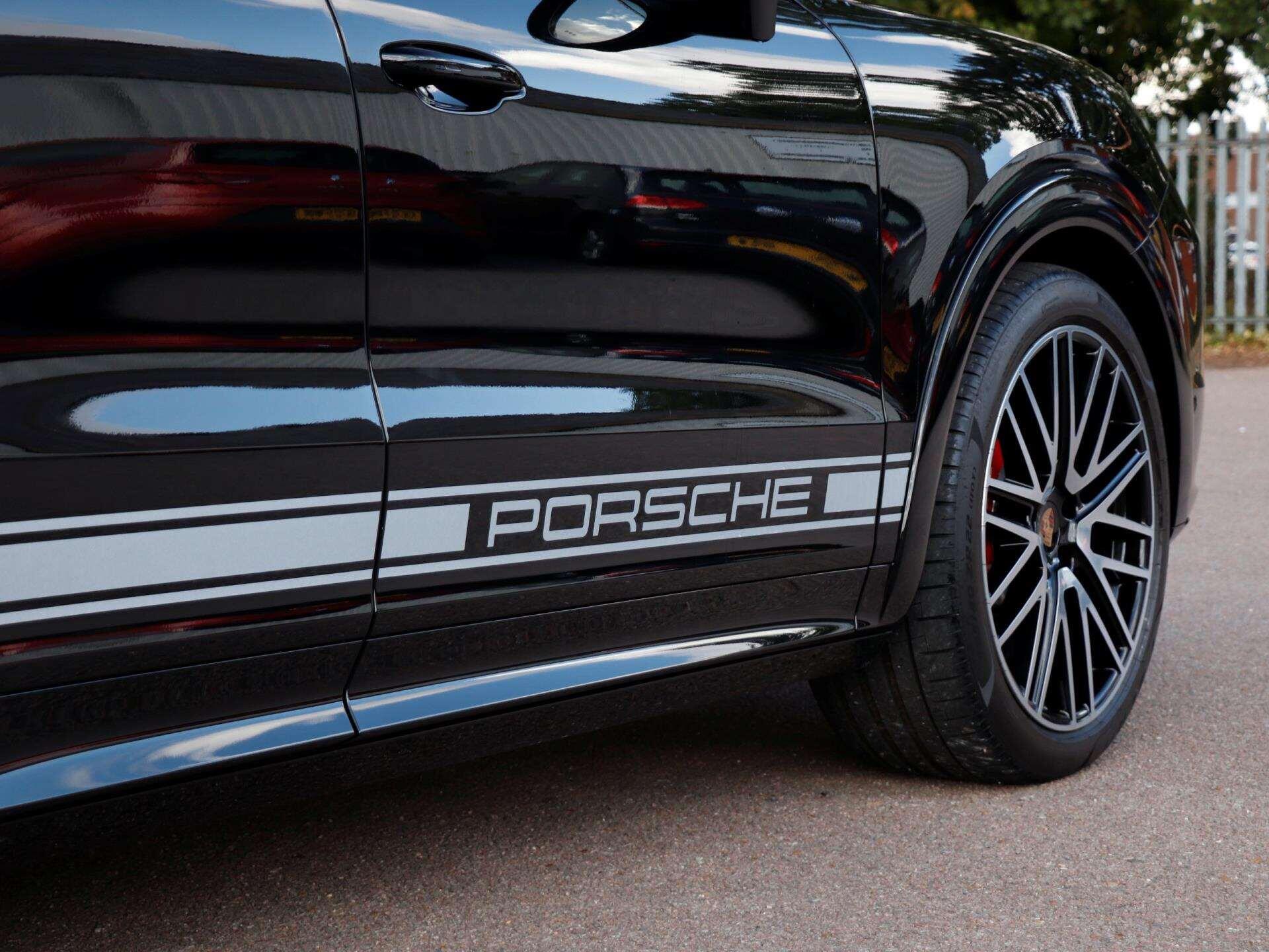Porsche Cayenne view 29