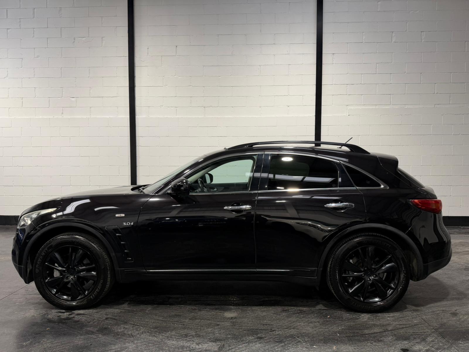 Infiniti QX70 view 9