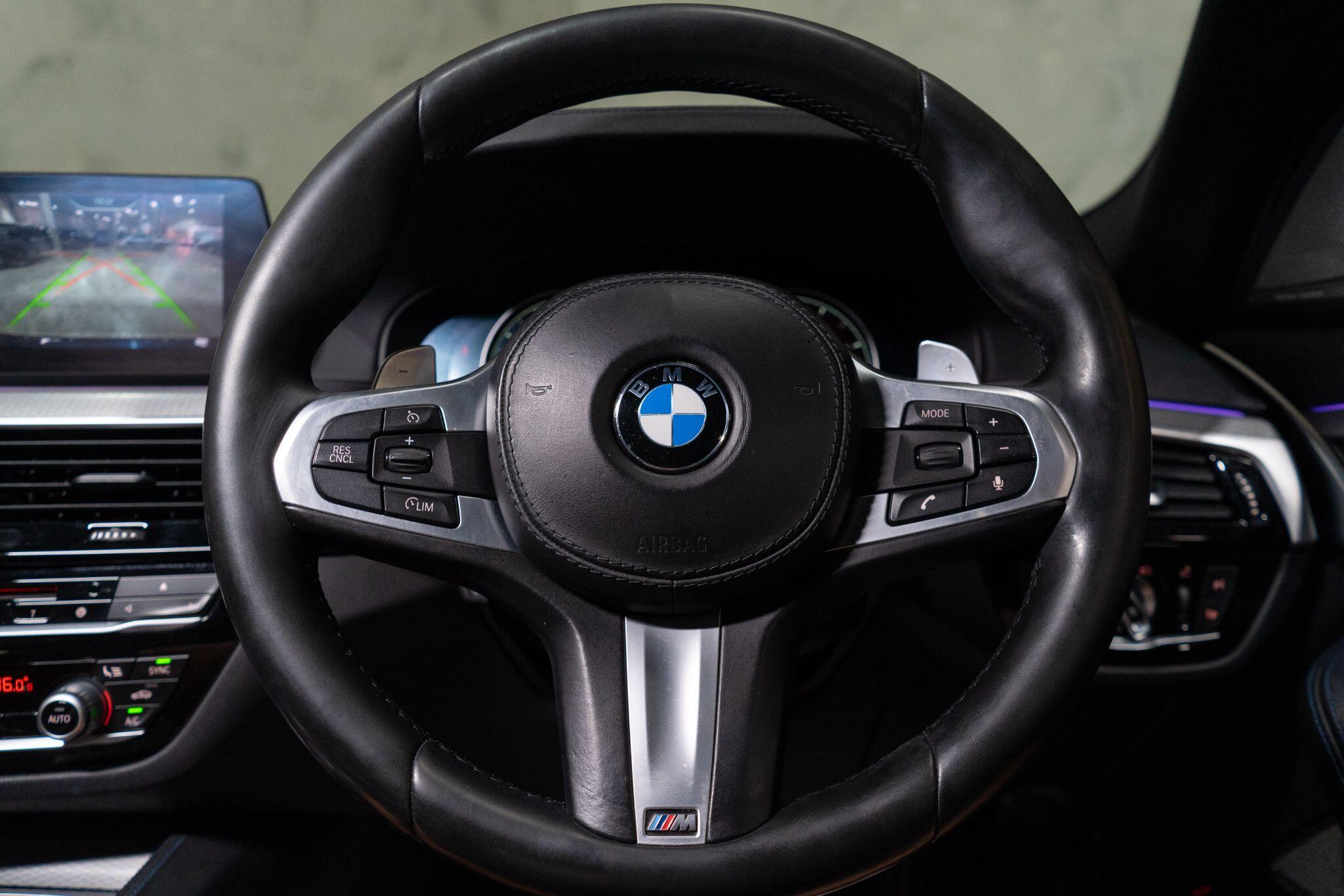 BMW 5 Series view 29