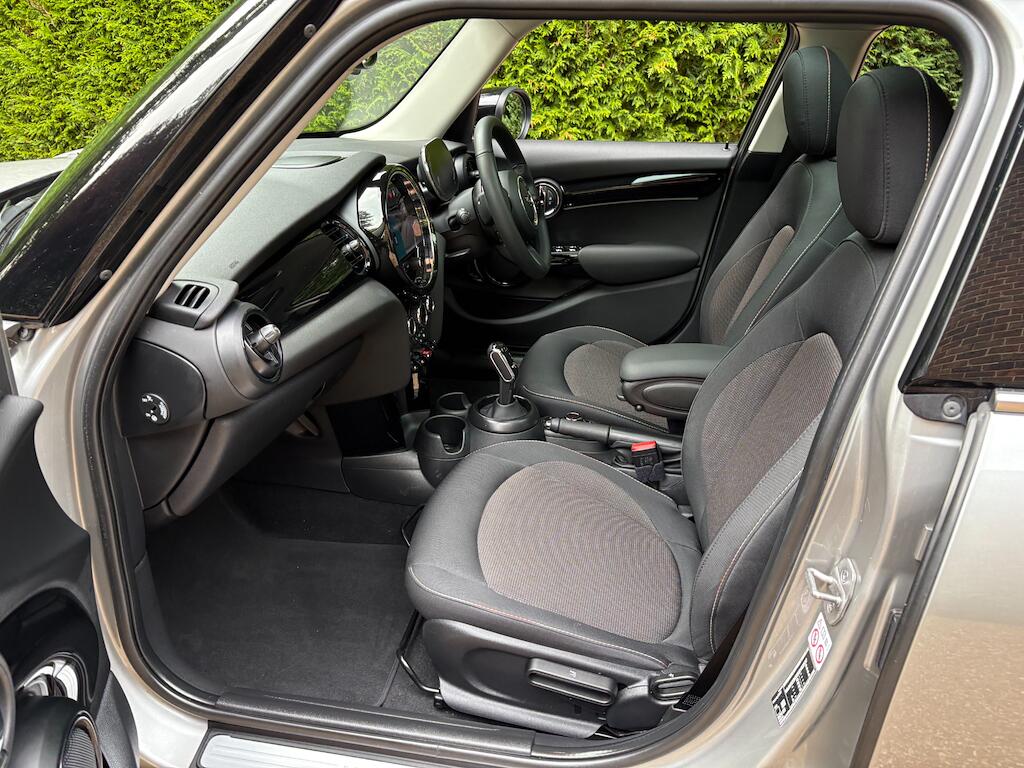 Mini Hatch view 8