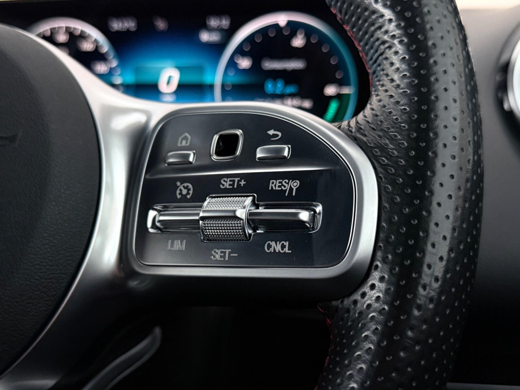 Mercedes-Benz GLB view 16