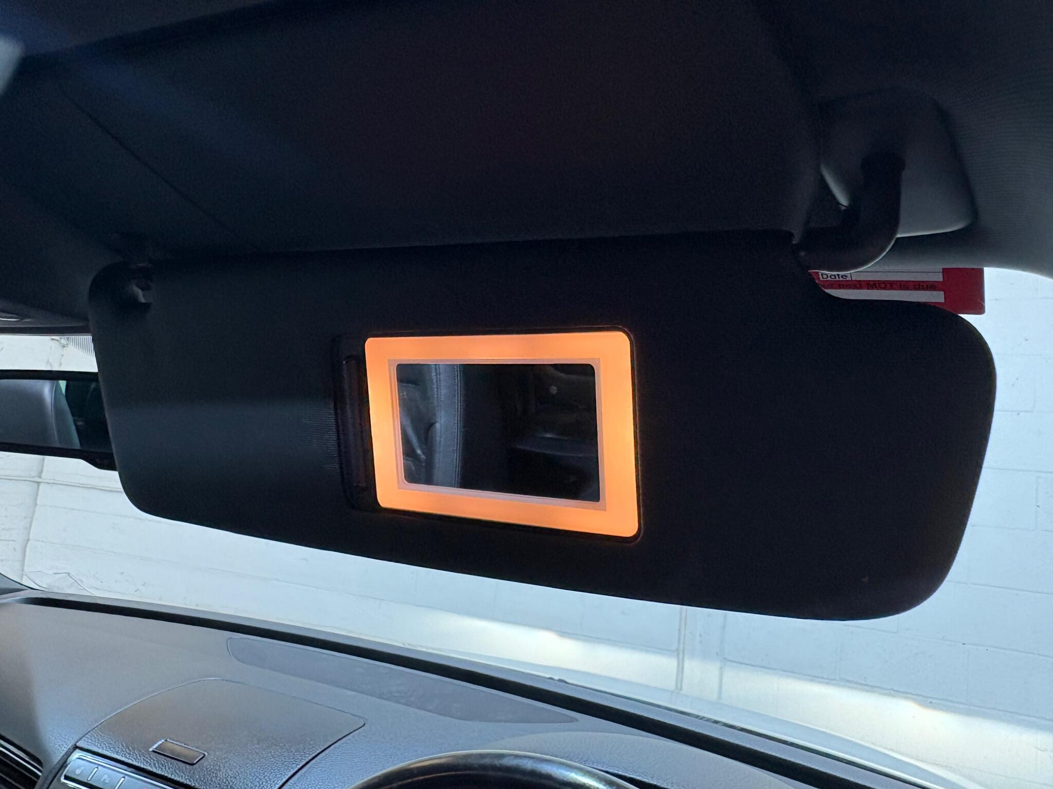 Volkswagen Touareg view 13