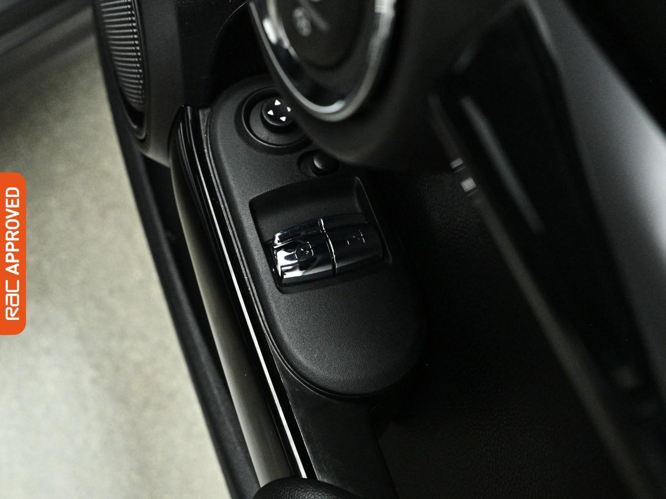 Mini Hatch view 23