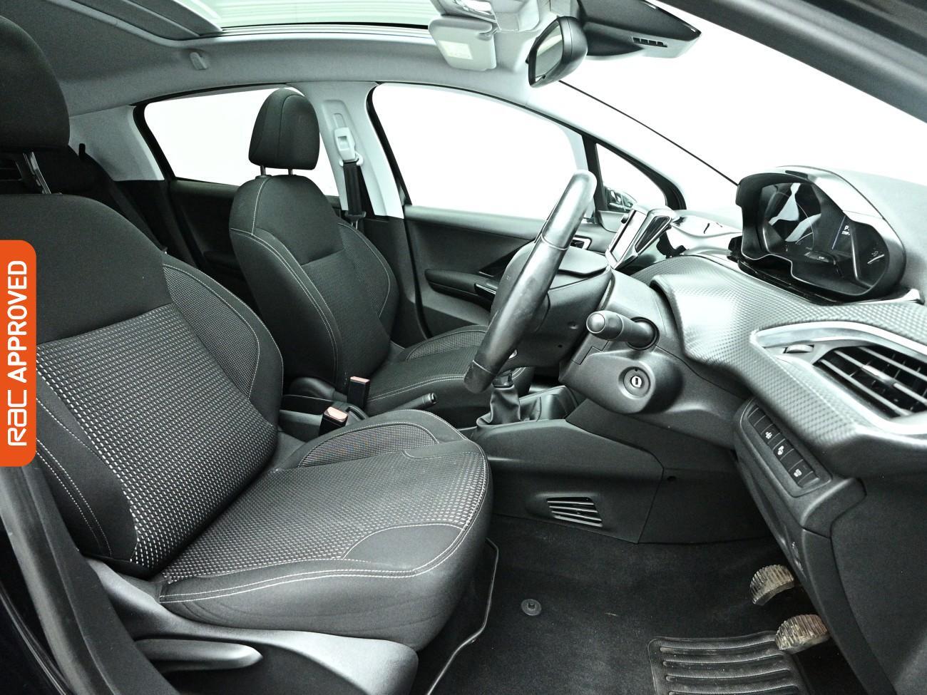 Peugeot 208 view 12