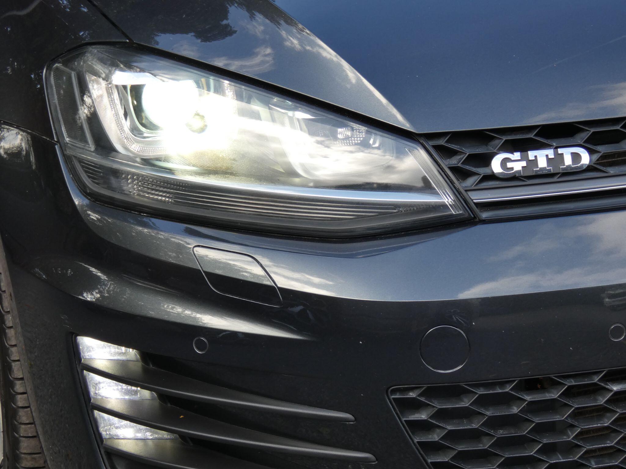 Volkswagen Golf view 8