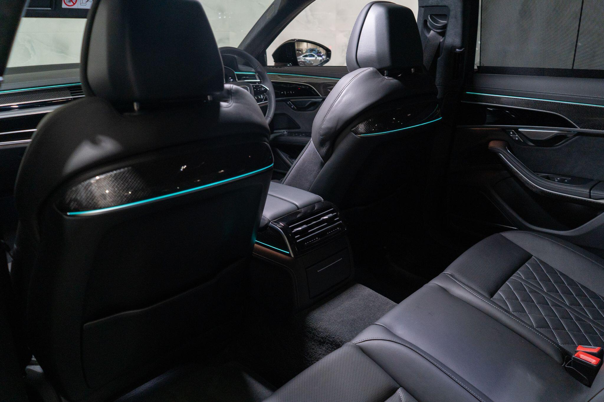 Audi S8 view 16