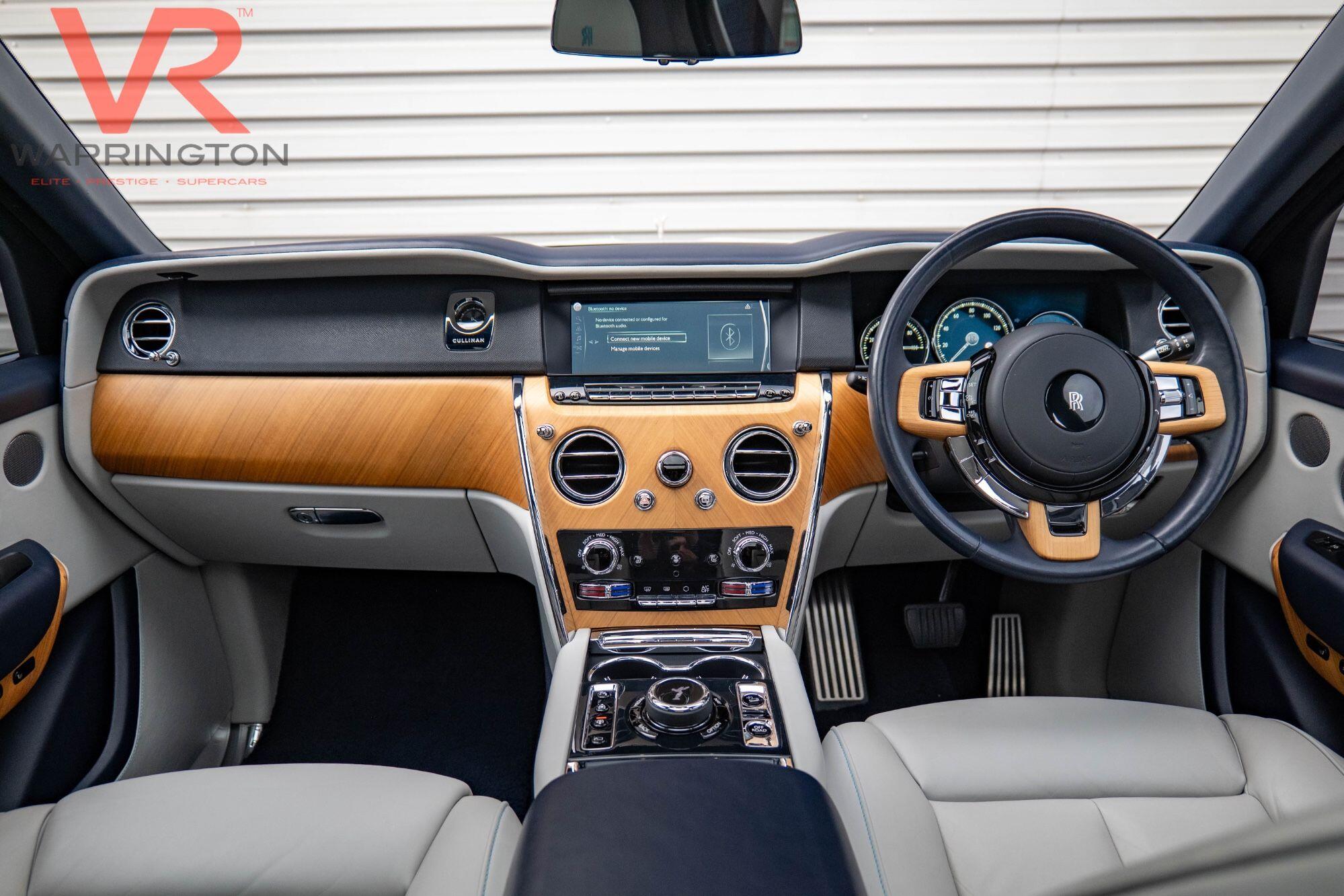Rolls-Royce Cullinan view 2