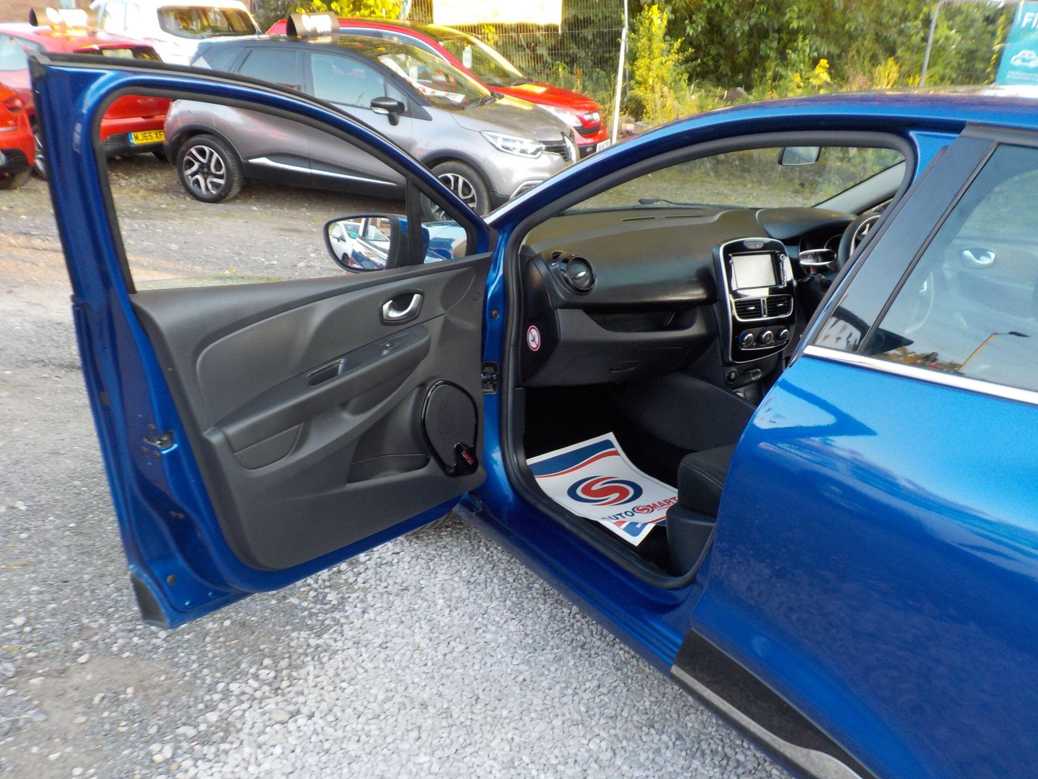 Renault Clio 0.9 TCe Iconic Euro 6 (s/s) 5dr