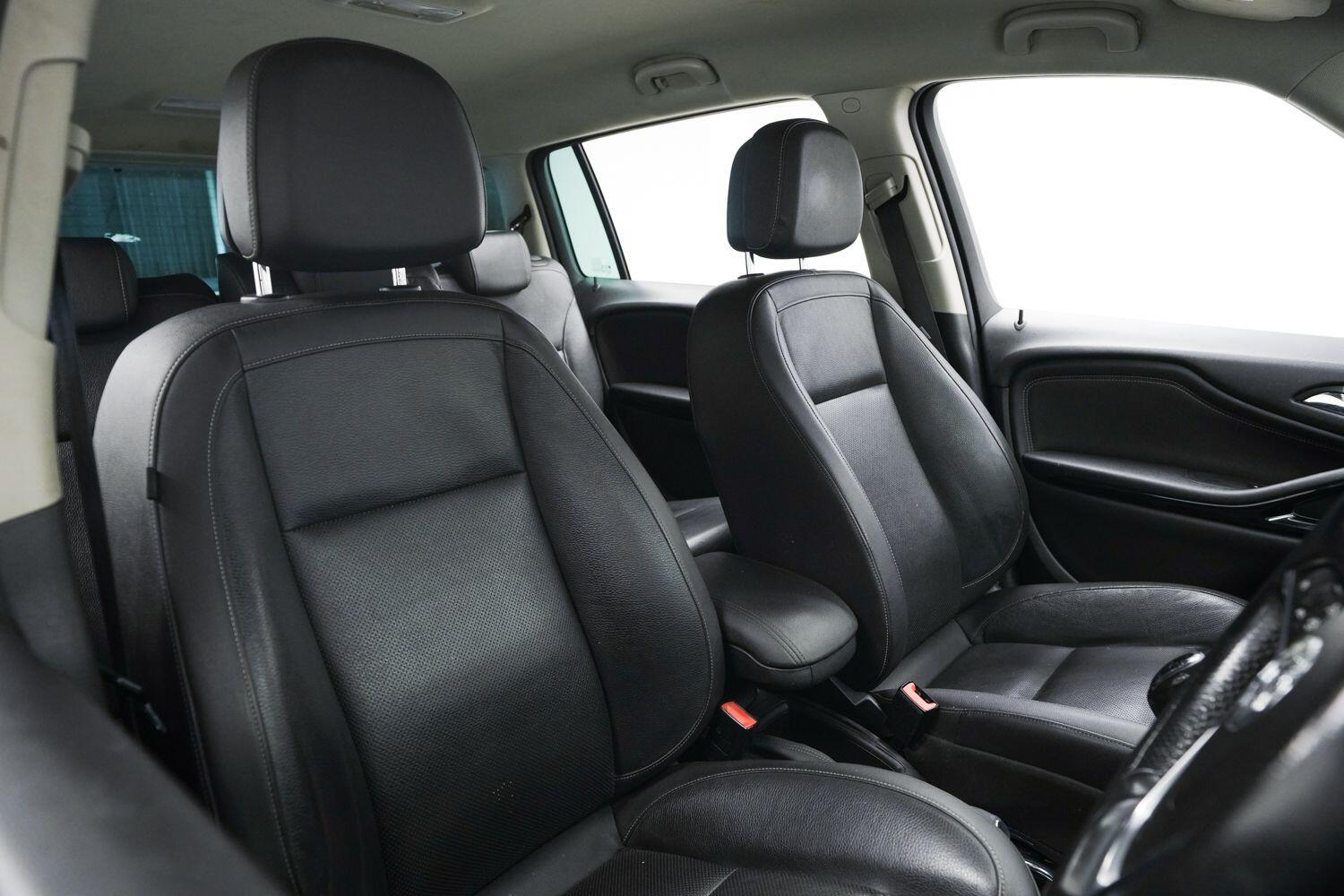 Vauxhall Zafira Tourer view 9