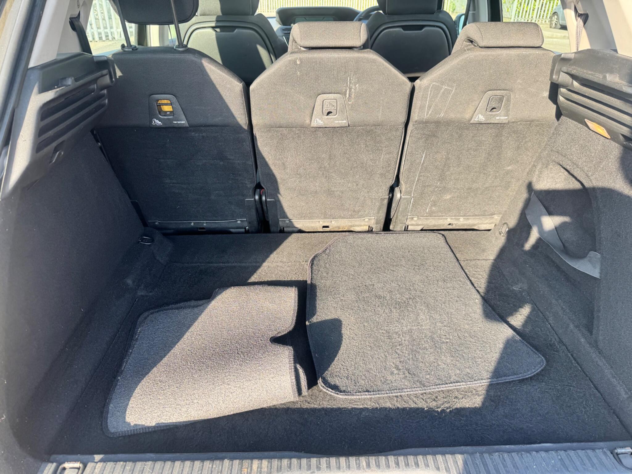 Citroen C4 Picasso view 45
