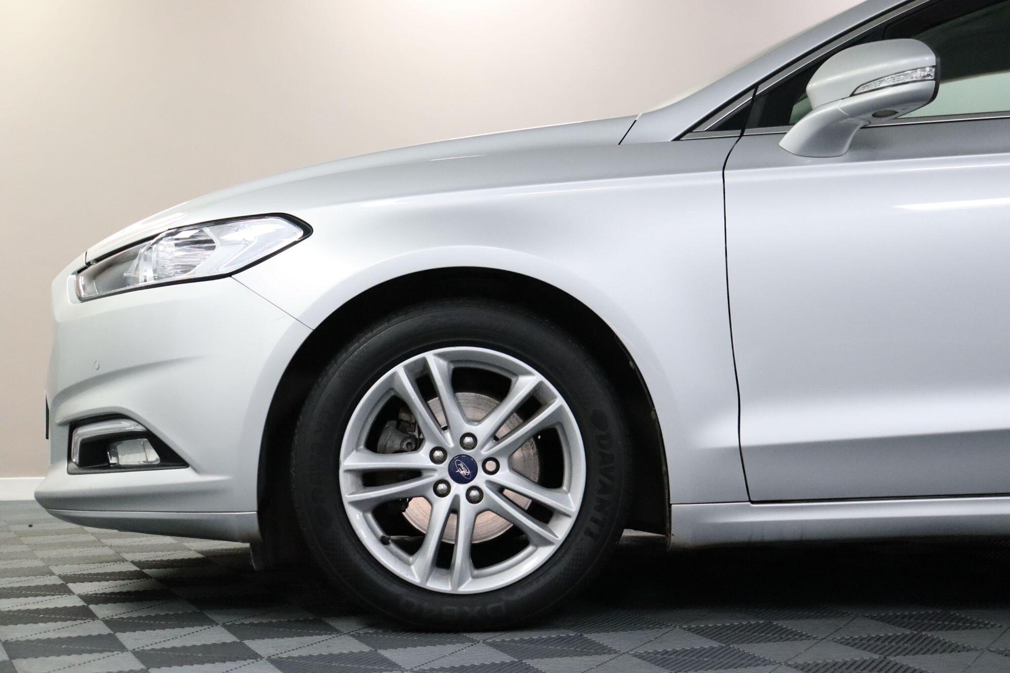 Ford Mondeo view 27