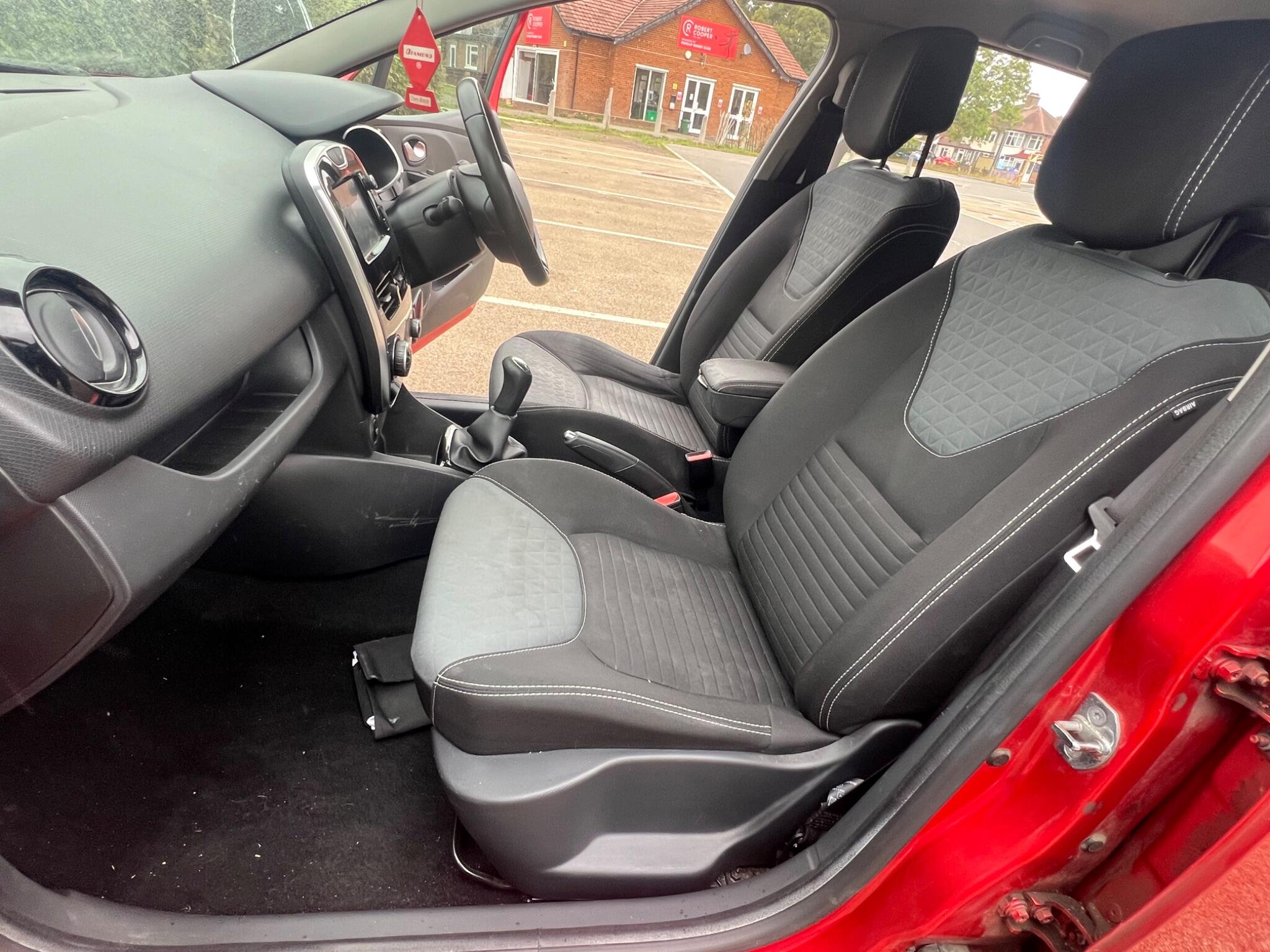 Renault Clio view 18