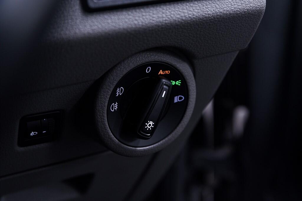 Volkswagen Transporter view 21