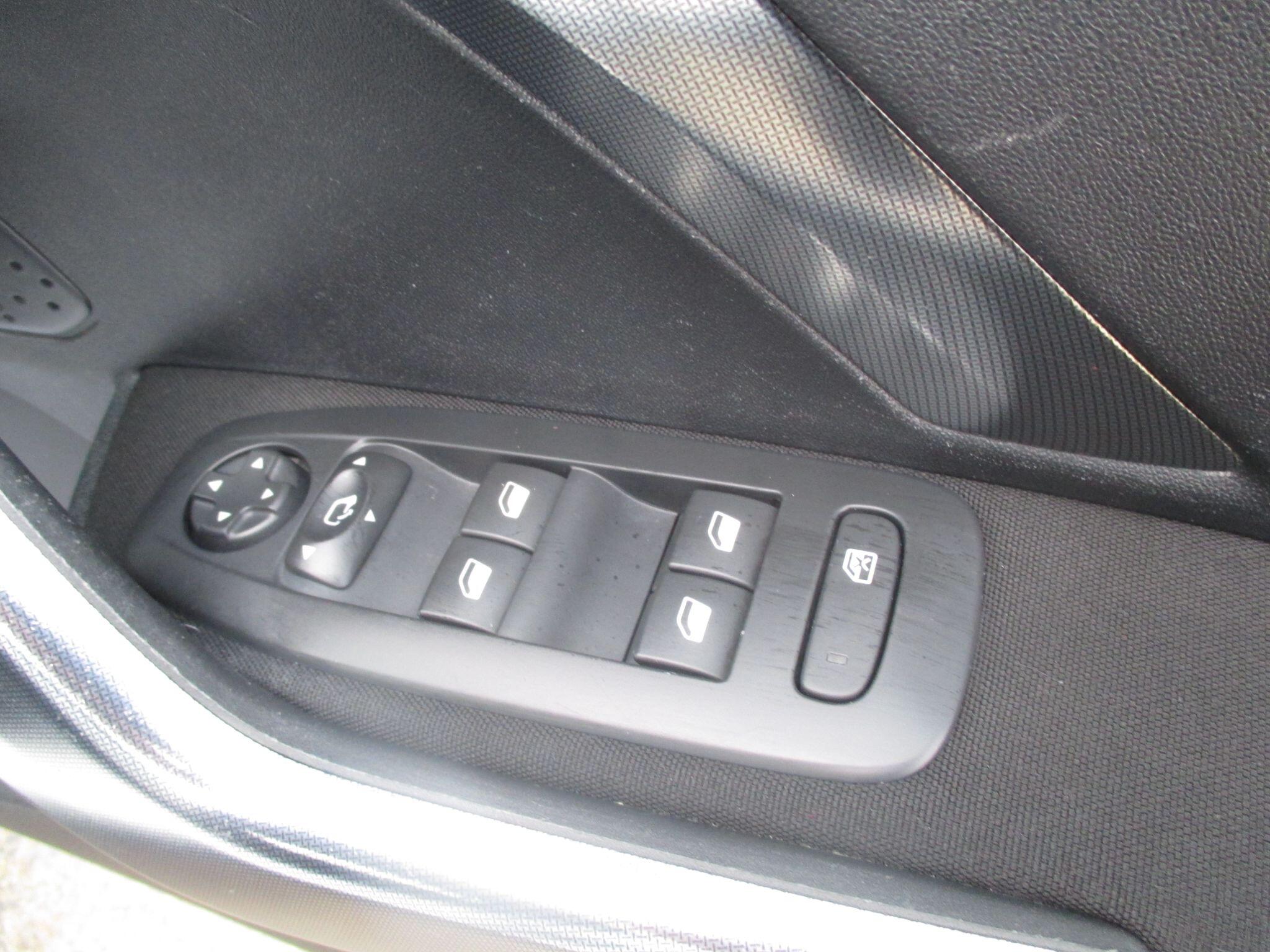 Peugeot 2008 view 30