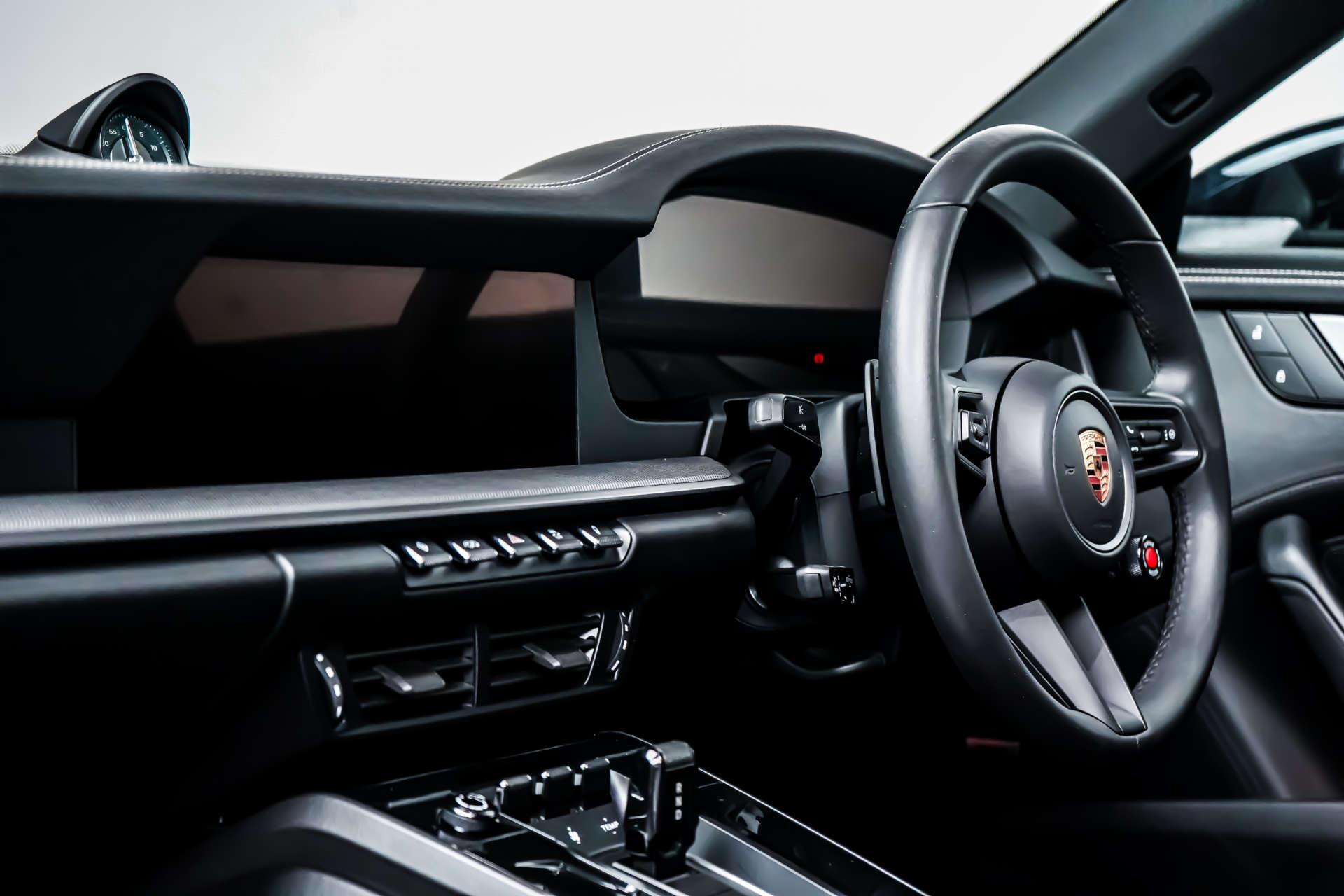 Porsche 911 view 21