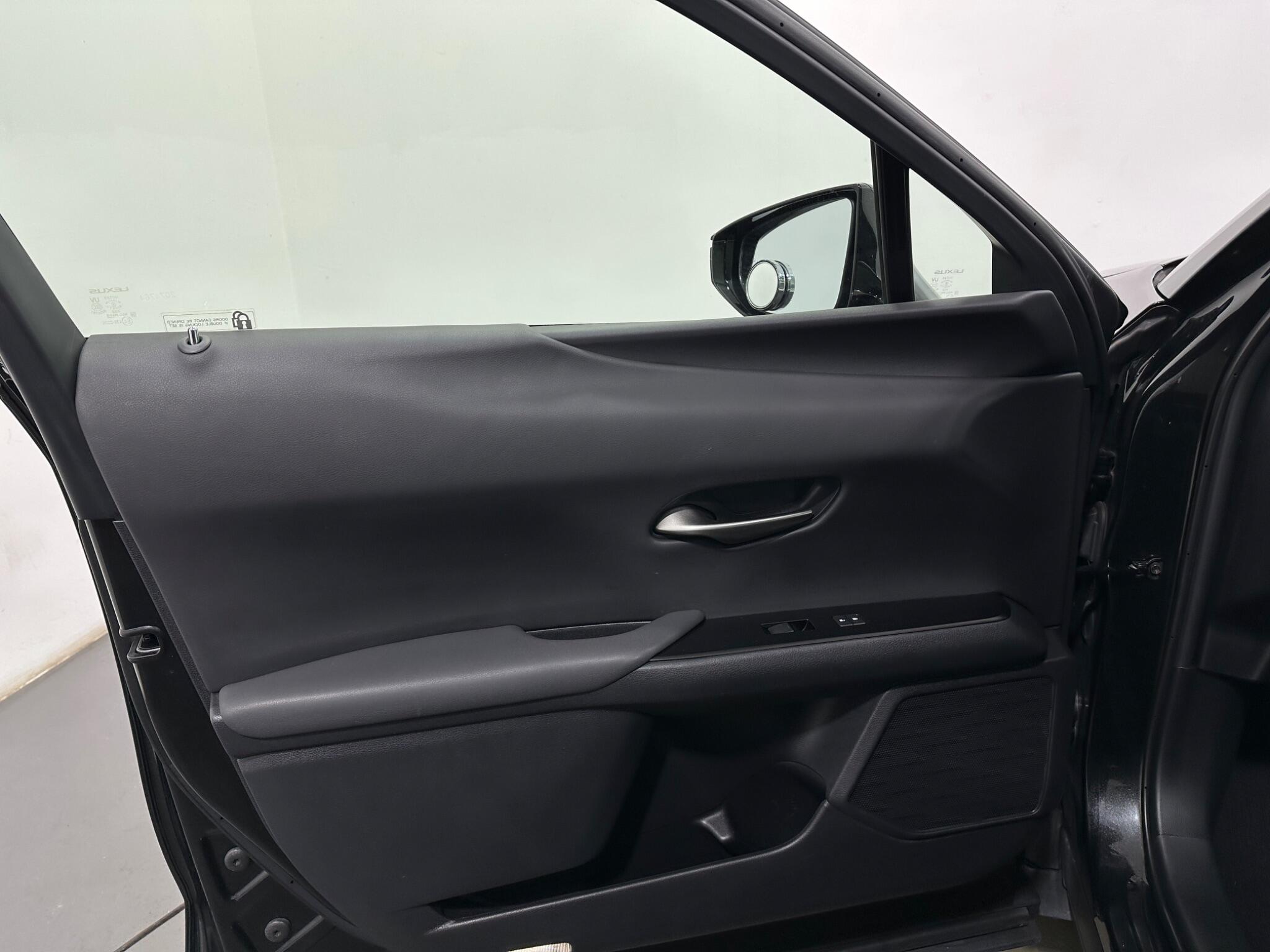 Lexus UX view 37