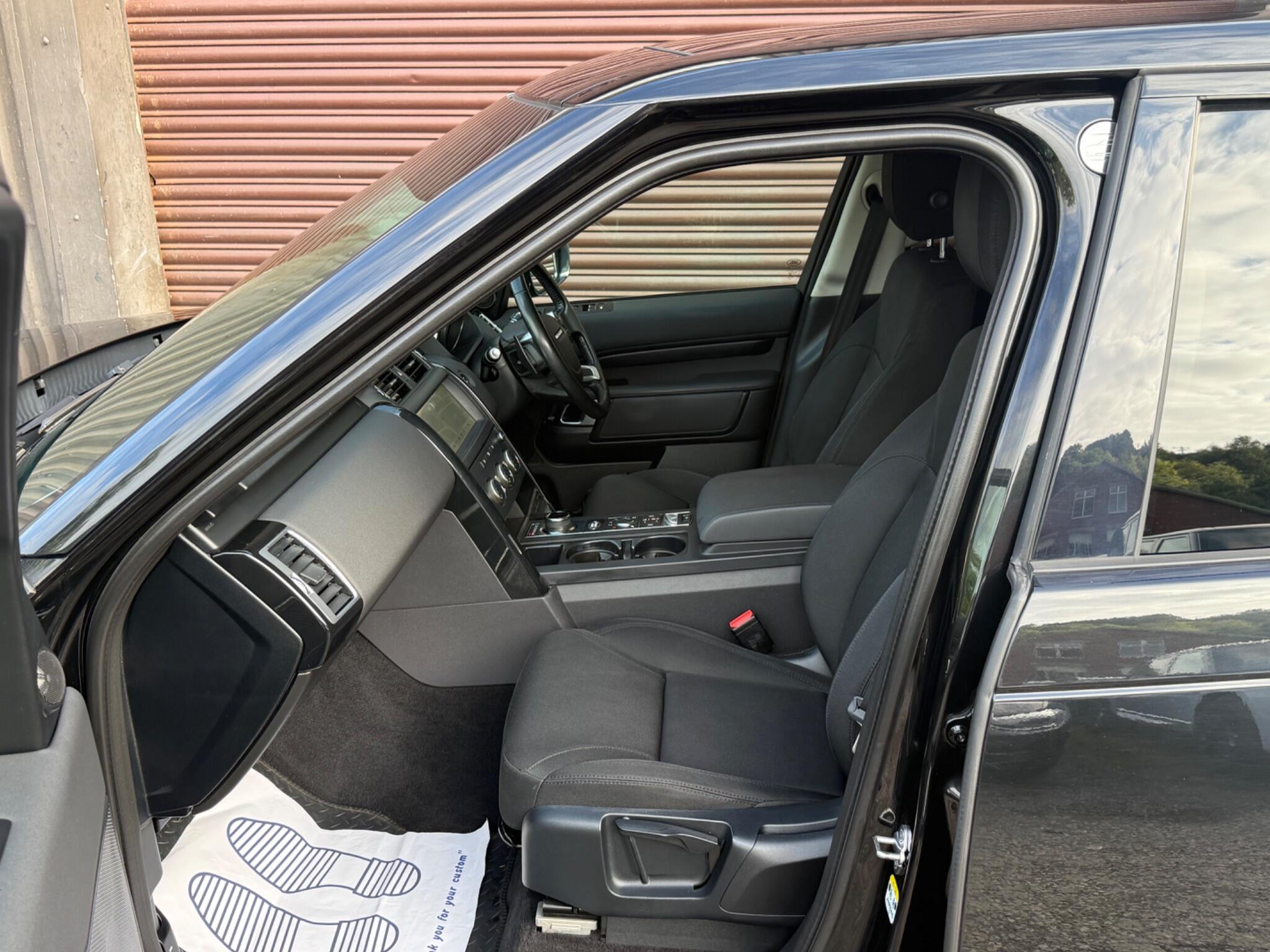 Land Rover Discovery view 16