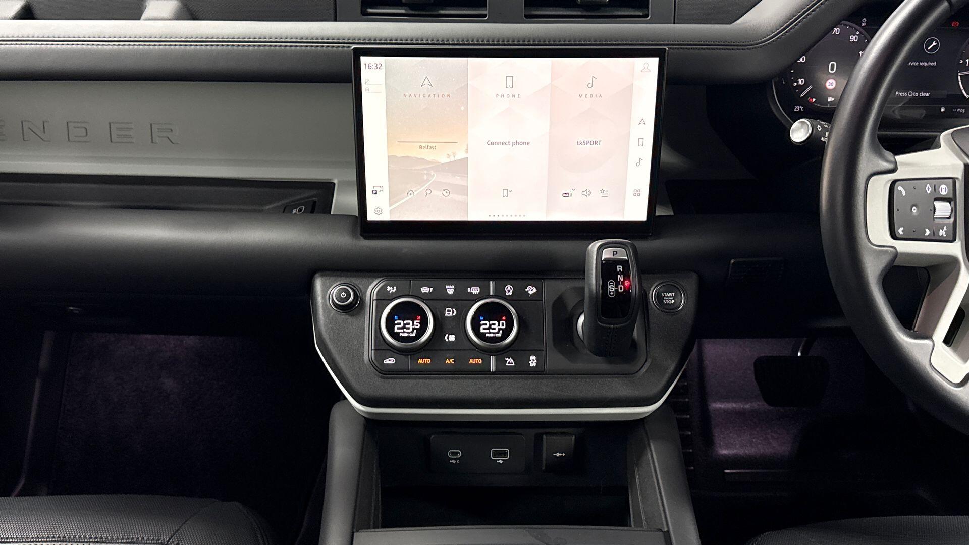 Land Rover Defender view 14