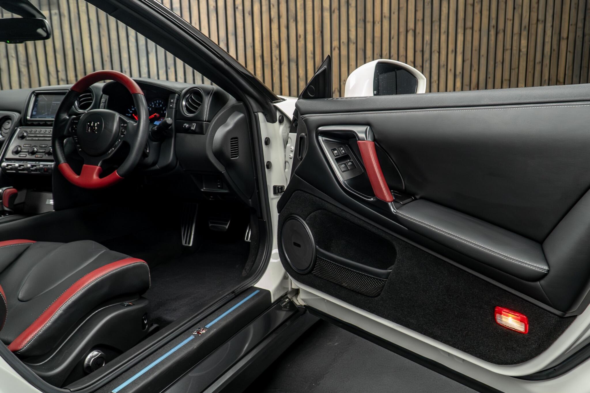 Nissan GT-R view 30