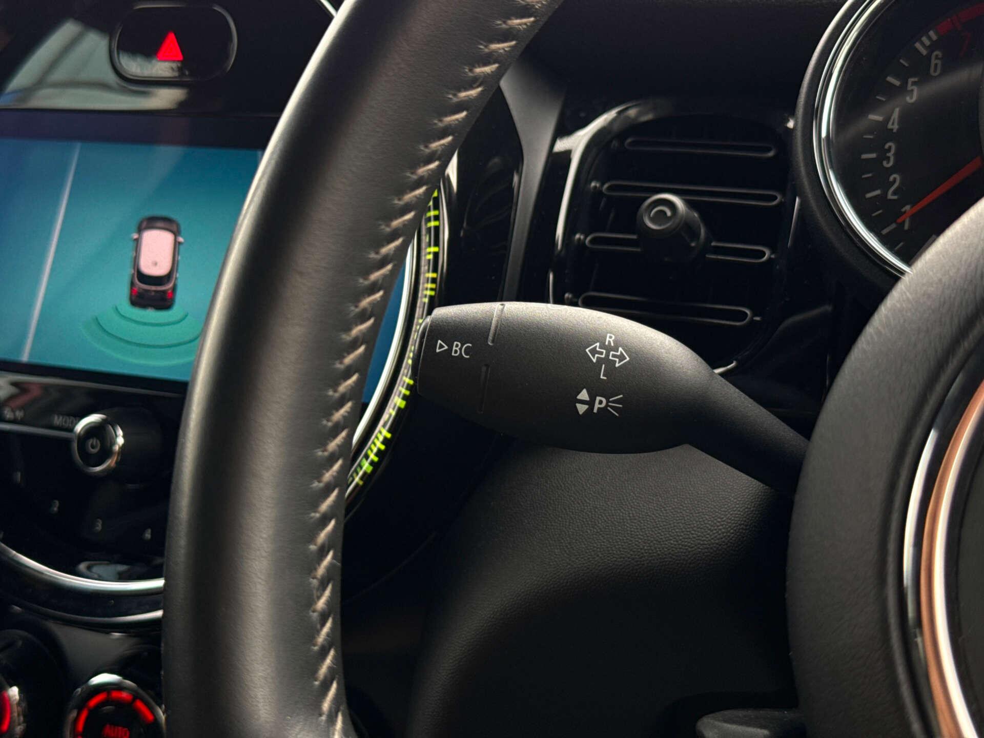 Mini Cooper view 50