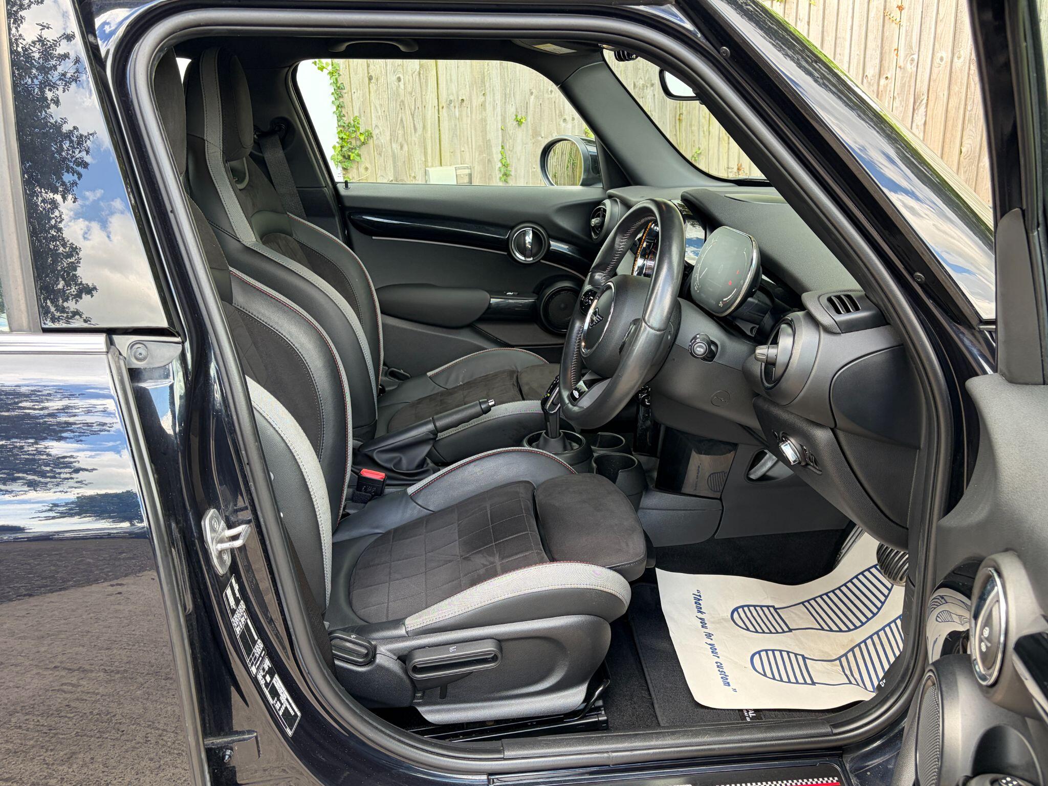 Mini Hatch view 12
