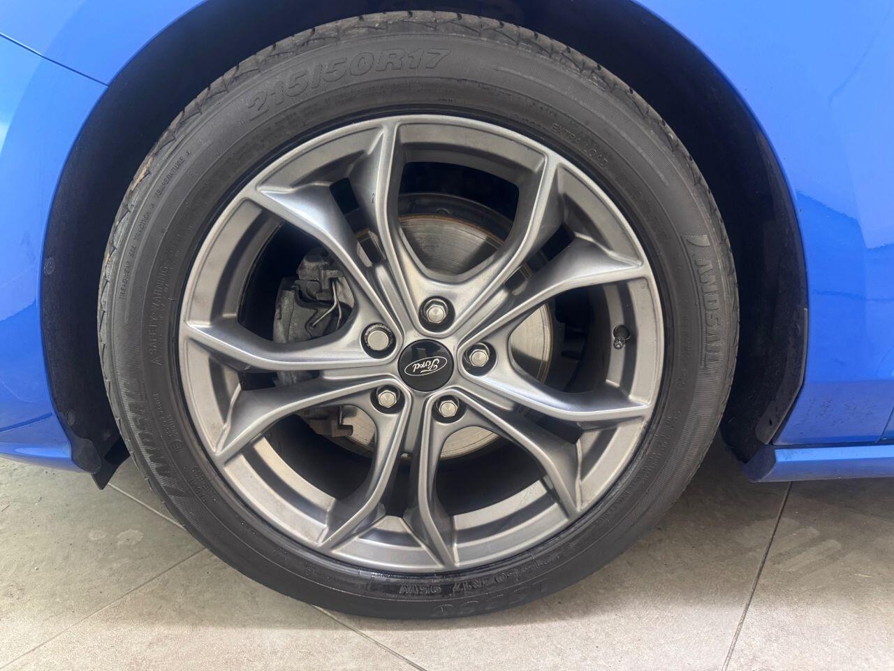 Ford Focus view 16