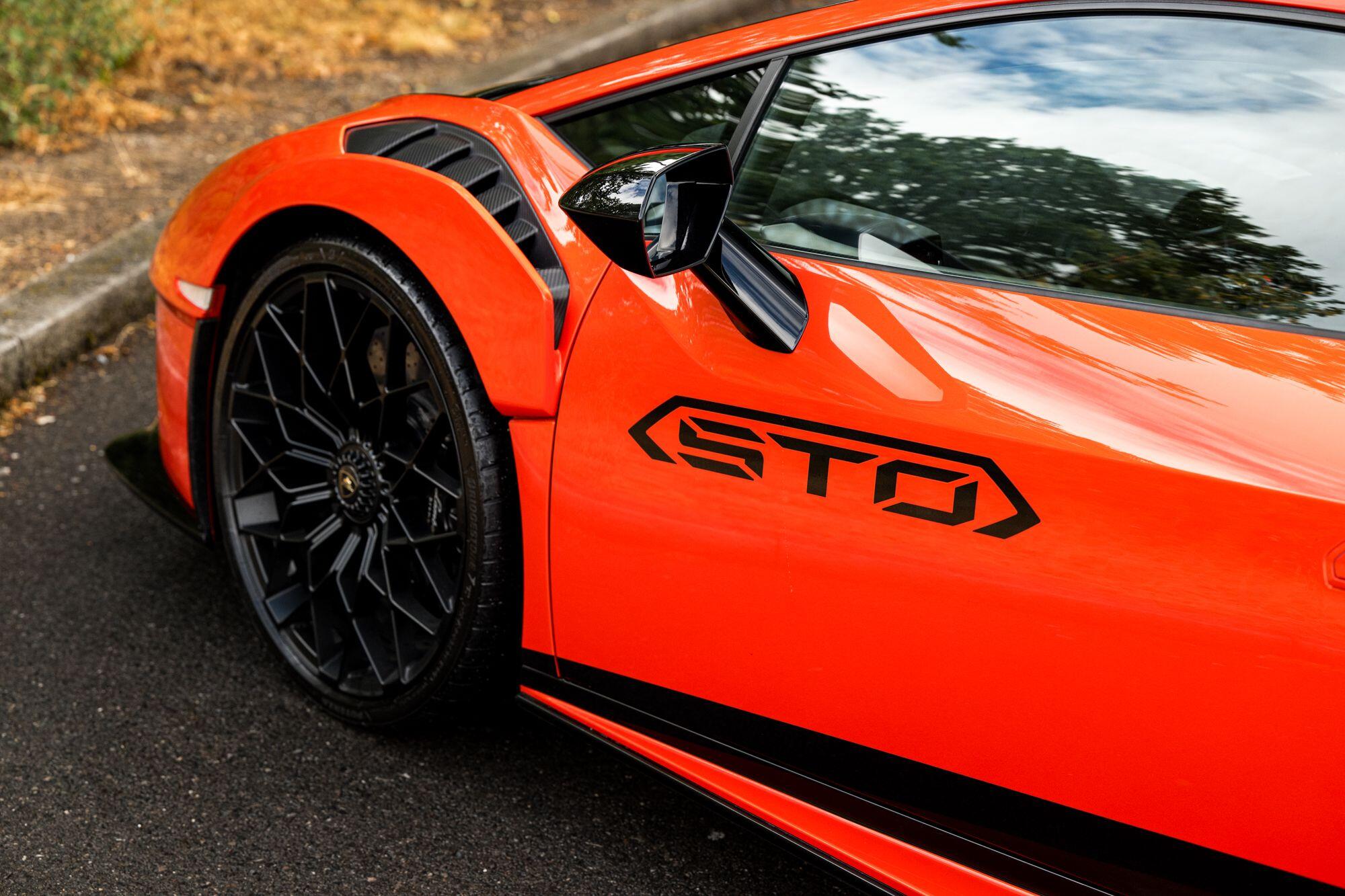 Lamborghini Huracan view 19