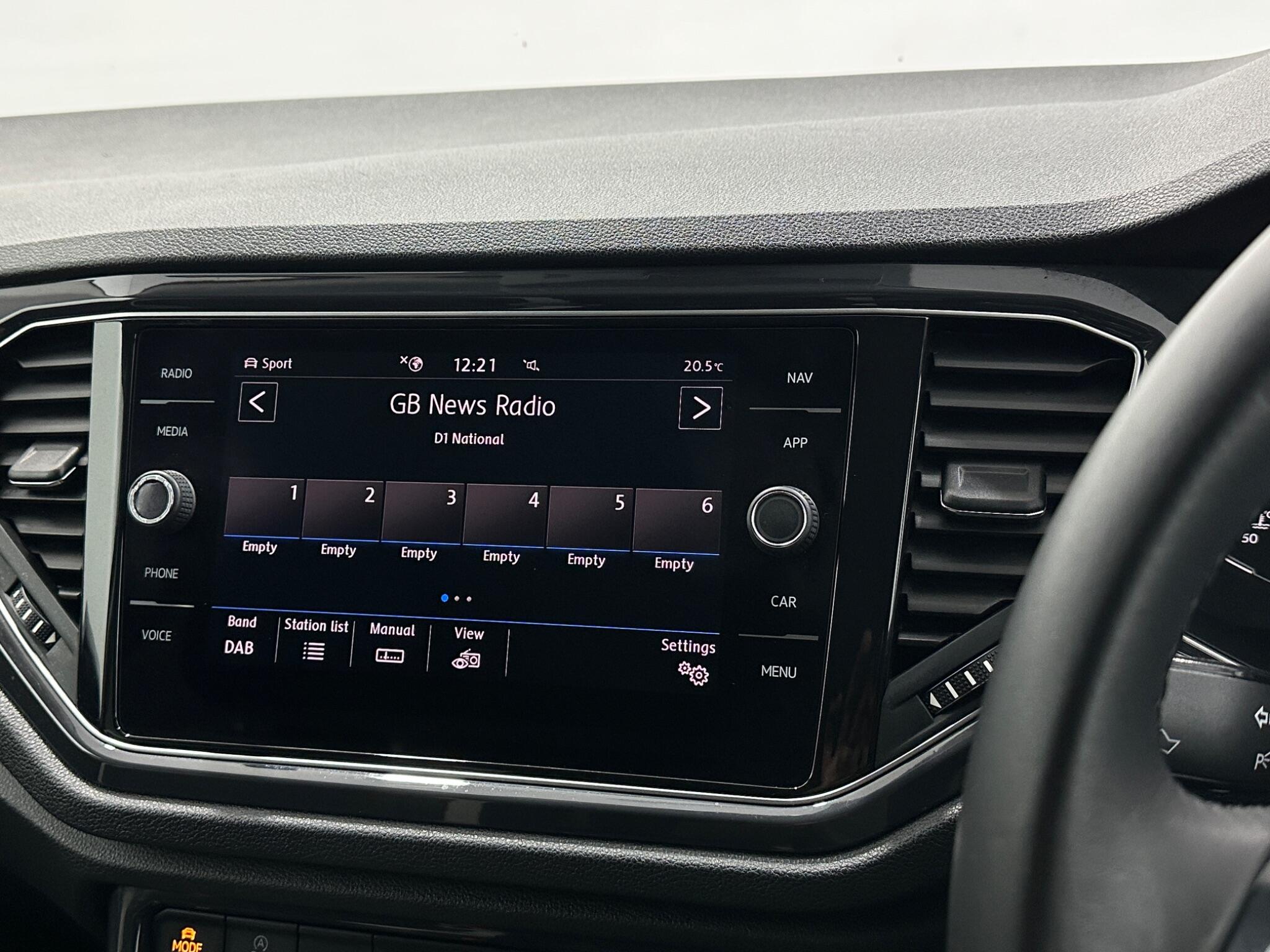 Volkswagen T-Roc view 25