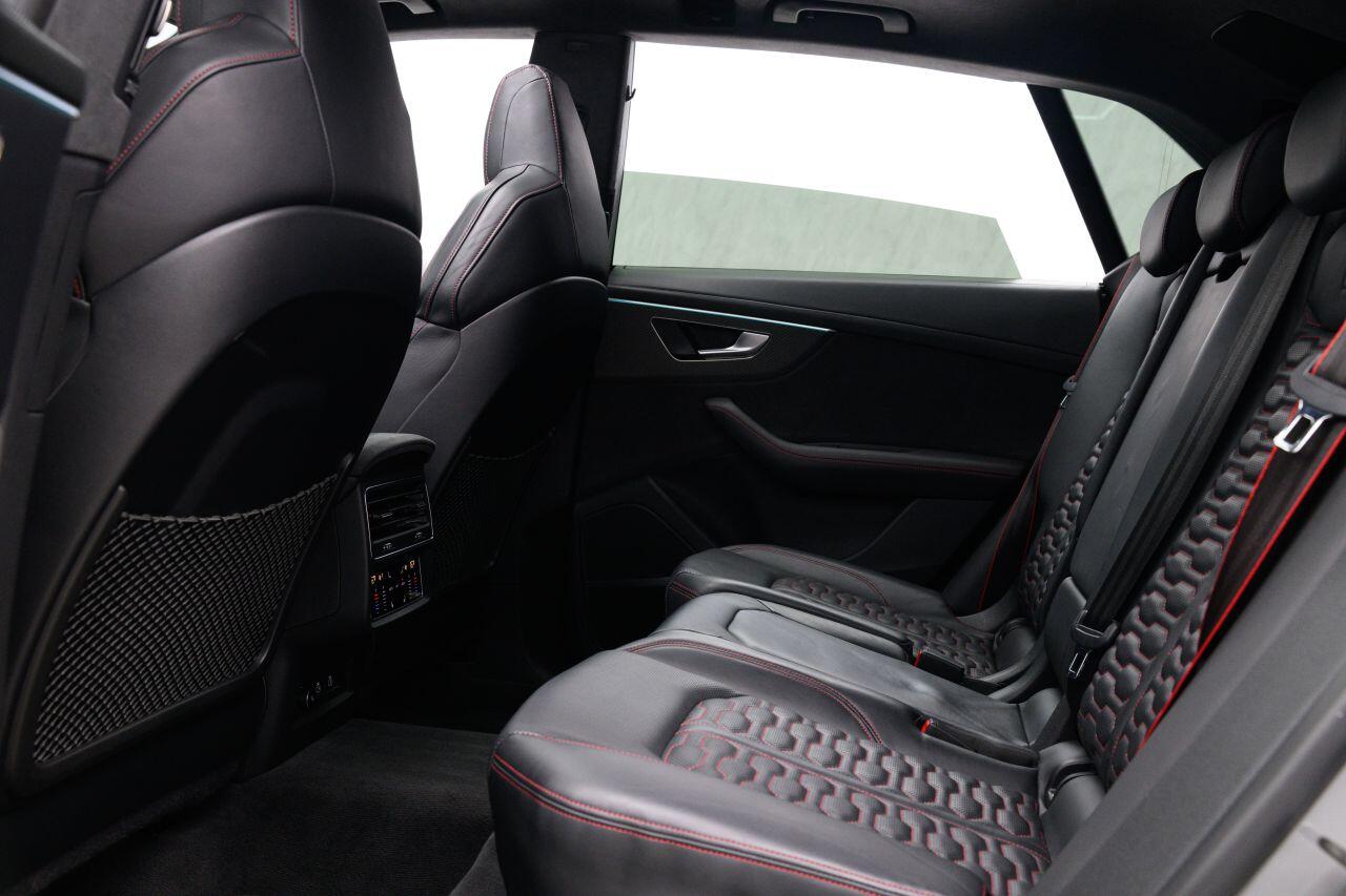 Audi RS Q8 view 30