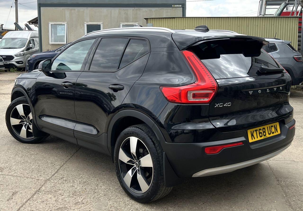 Volvo XC40 view 4