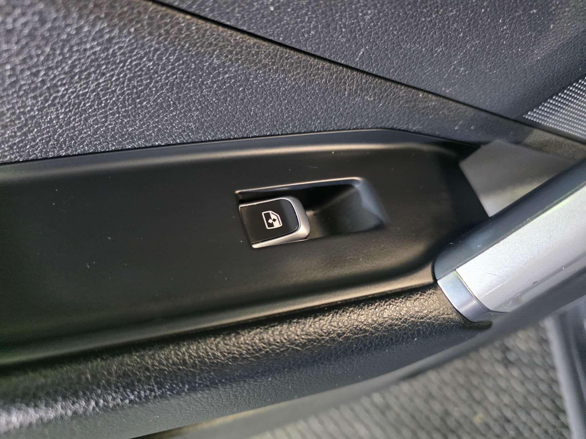 Audi Q2 view 54