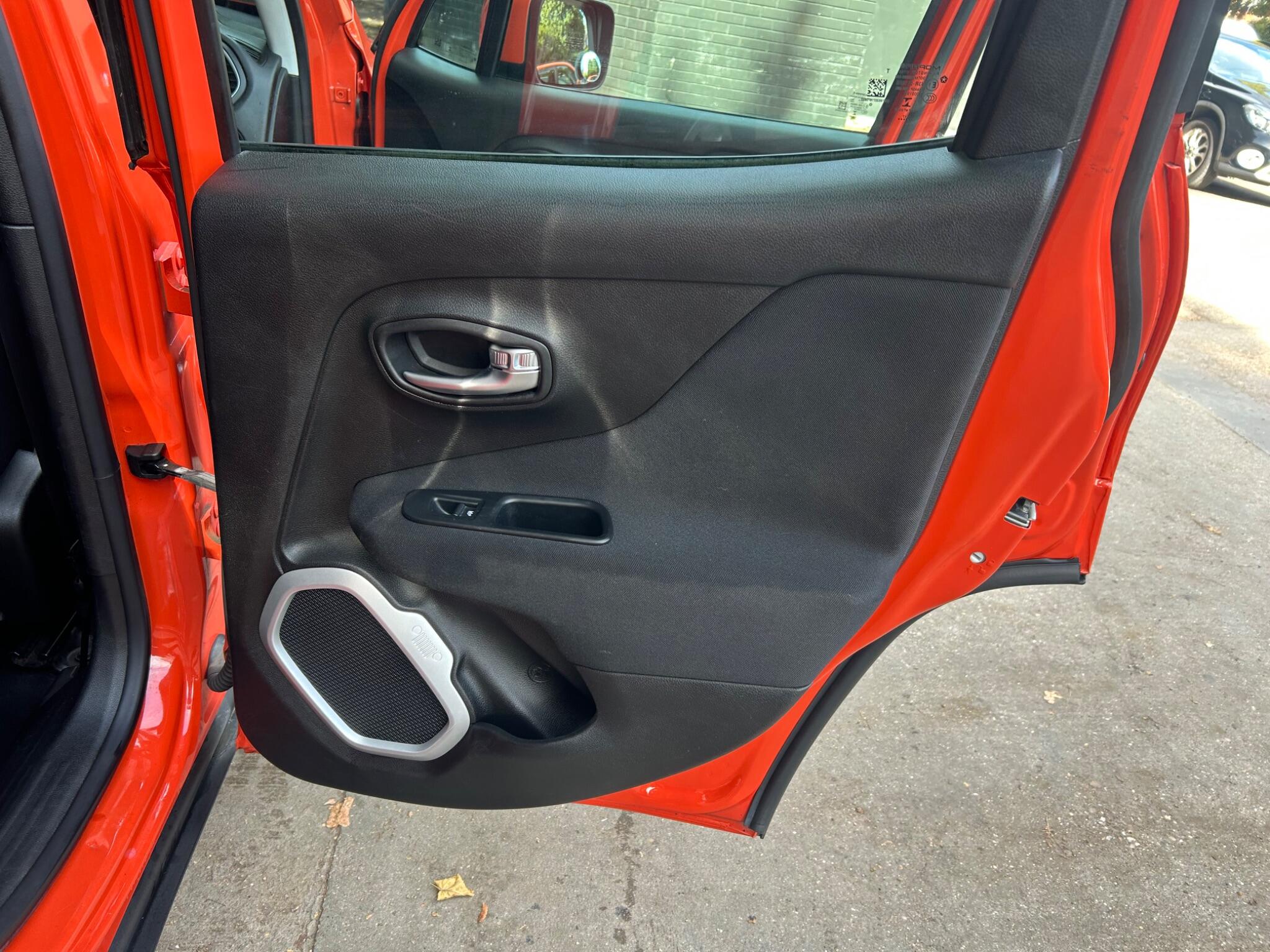 Jeep Renegade view 37