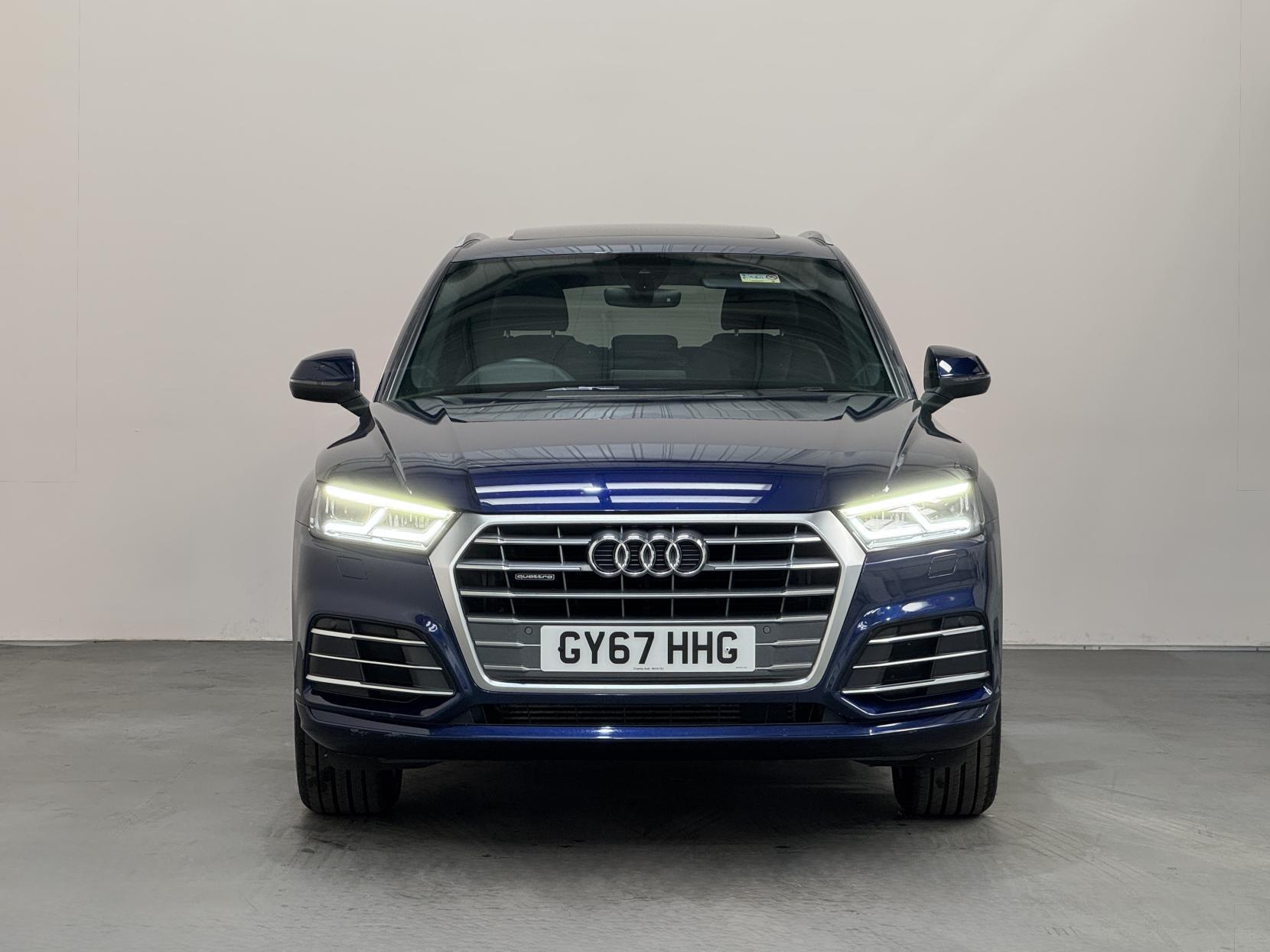 Audi Q5 view 5