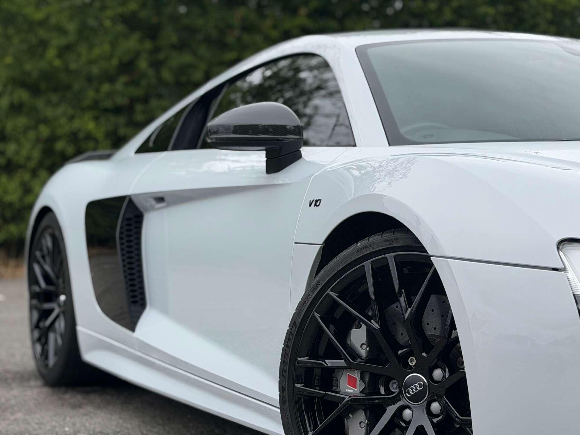 Audi R8 view 7