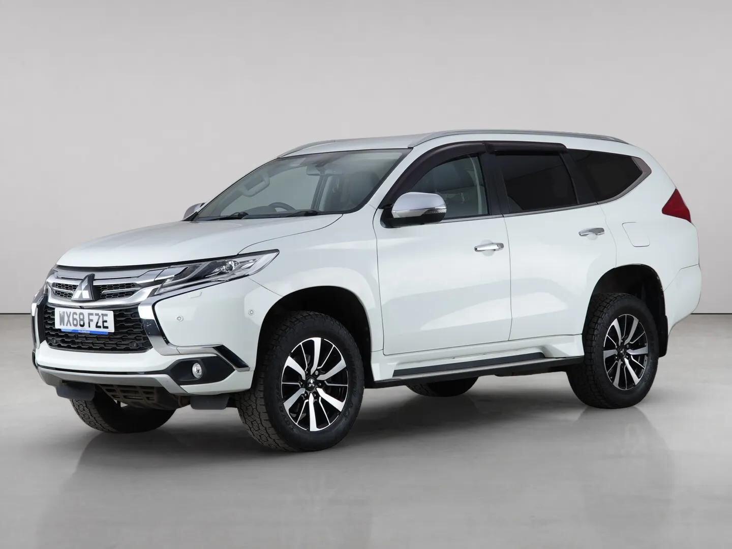 Mitsubishi Shogun Sport view 2
