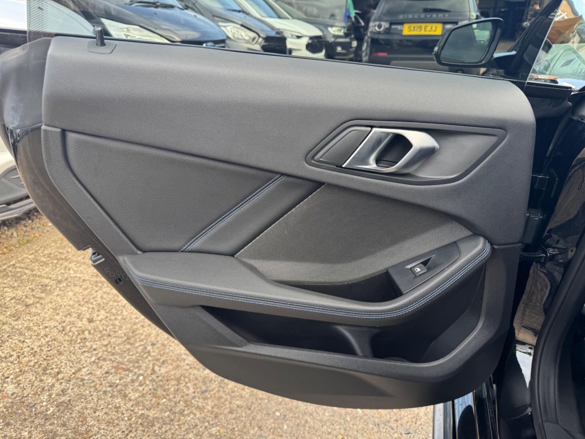 BMW 2 Series view 33