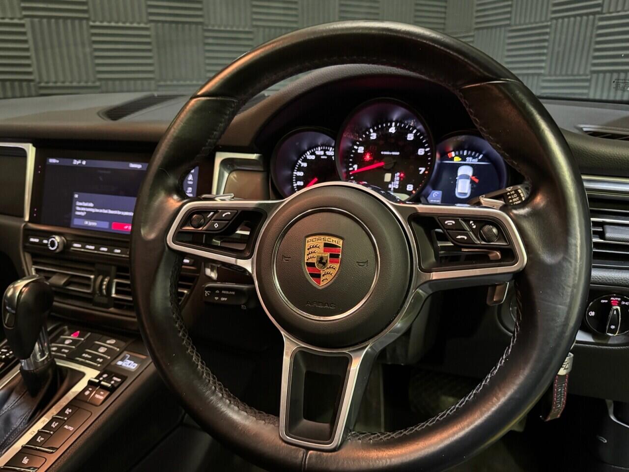 Porsche Macan view 17