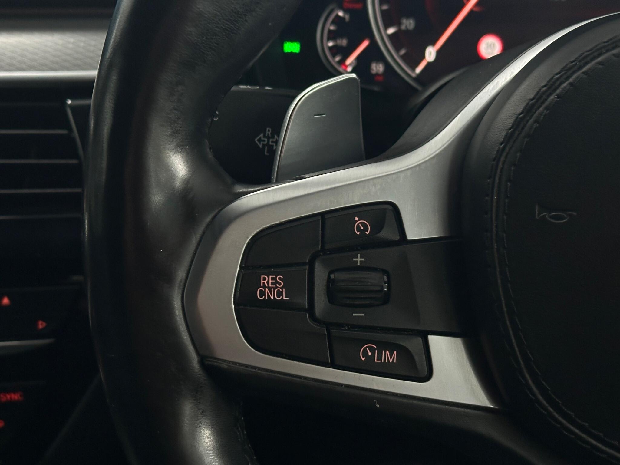 BMW 5 Series view 24