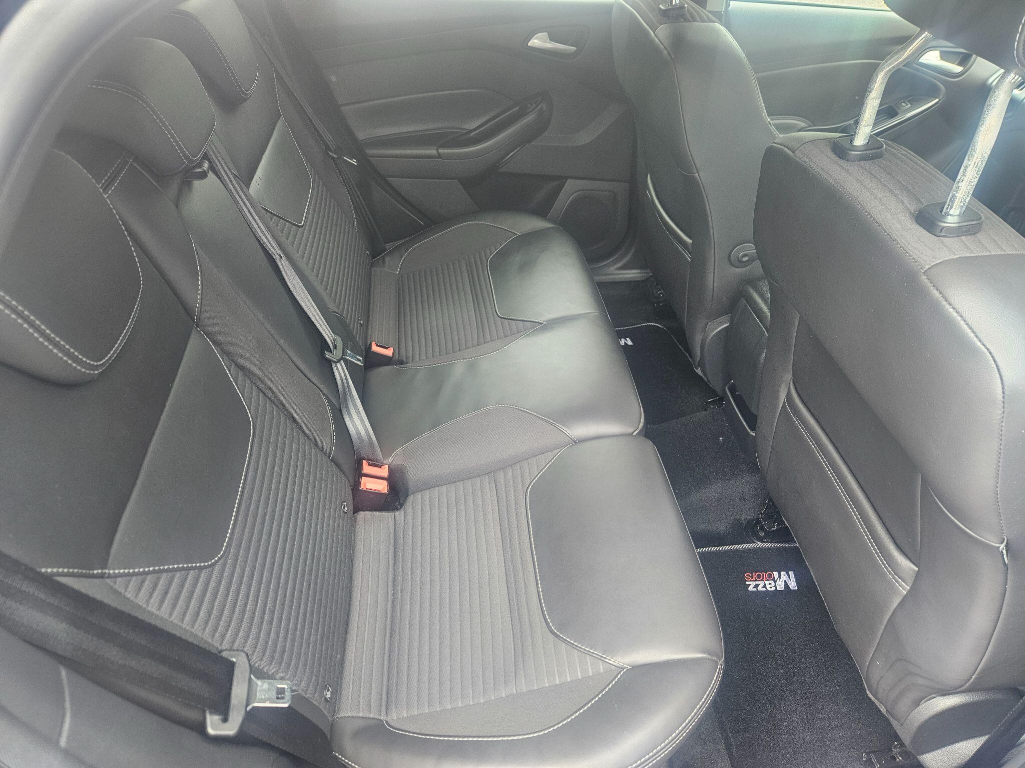 2017 Ford Focus image 42